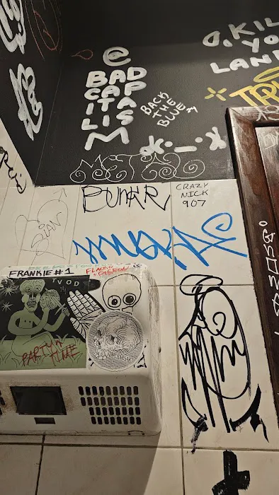 Jones Bar Picture 3