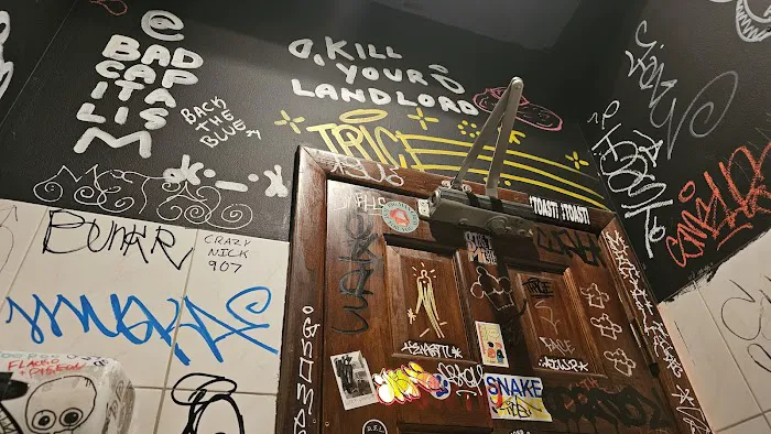 Jones Bar Picture 8