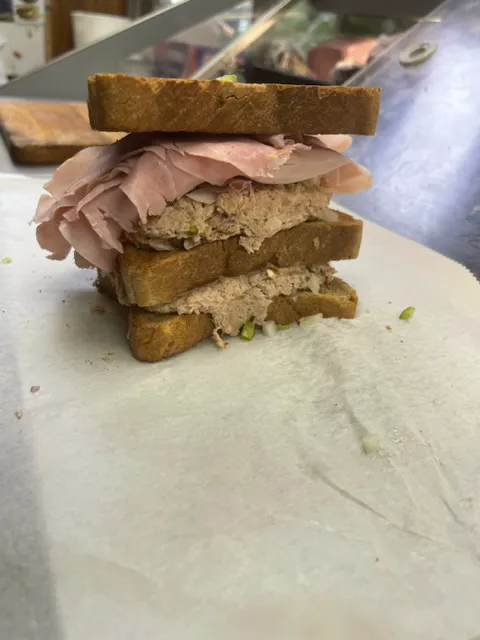 Madison Deli & Grill Picture 1