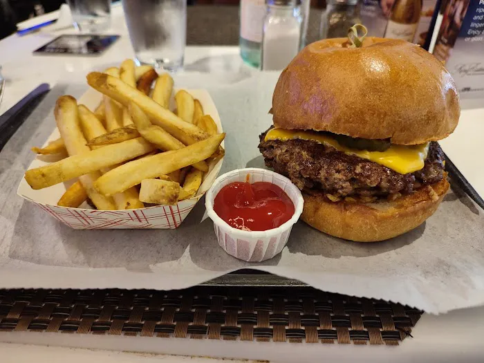 The Line Sports Grill Picture 3