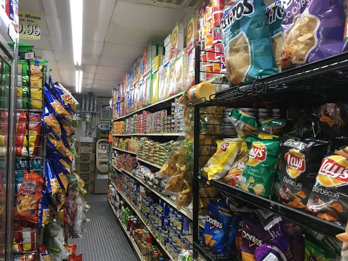 New Deli Grocery Picture 2