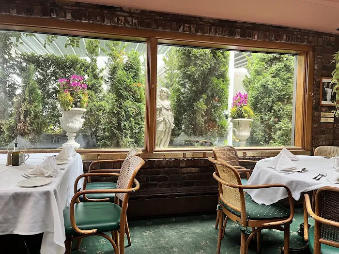 Park Side Restaurant Picture 4