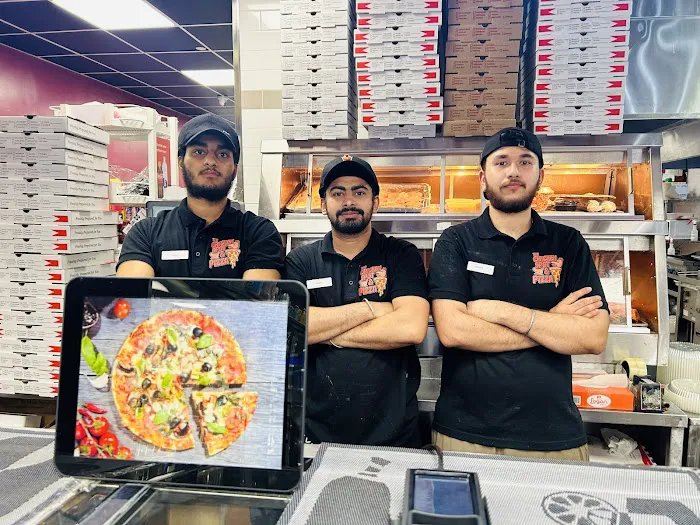 Flamin' Chicken & Pizza Picture 10