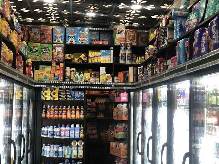 Circle Plaza Deli Picture 3