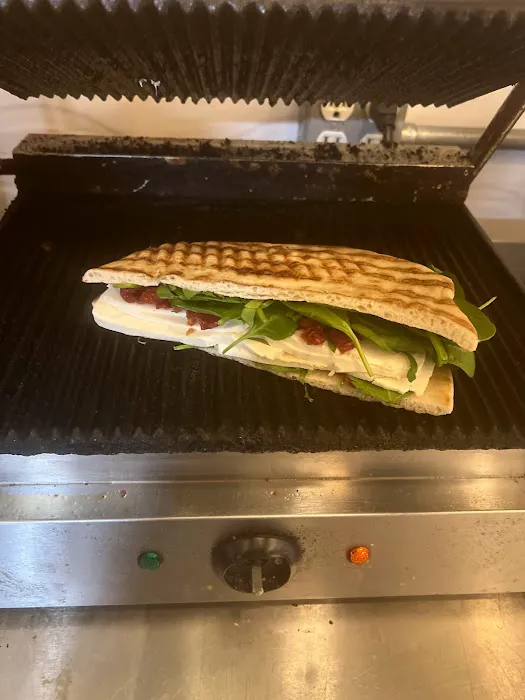 Kiwi Gourmet Deli & Grill Picture 8