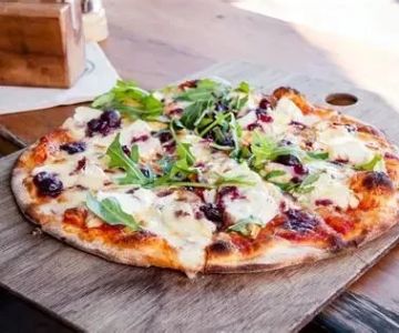 How Pizza Restaurants Are Experimenting With Gourmet and Seasonal Toppings