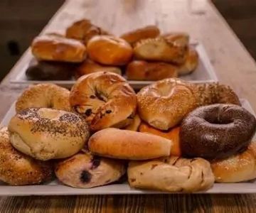 Exploring Bagel Shops That Combine Classic and Gourmet Flavors