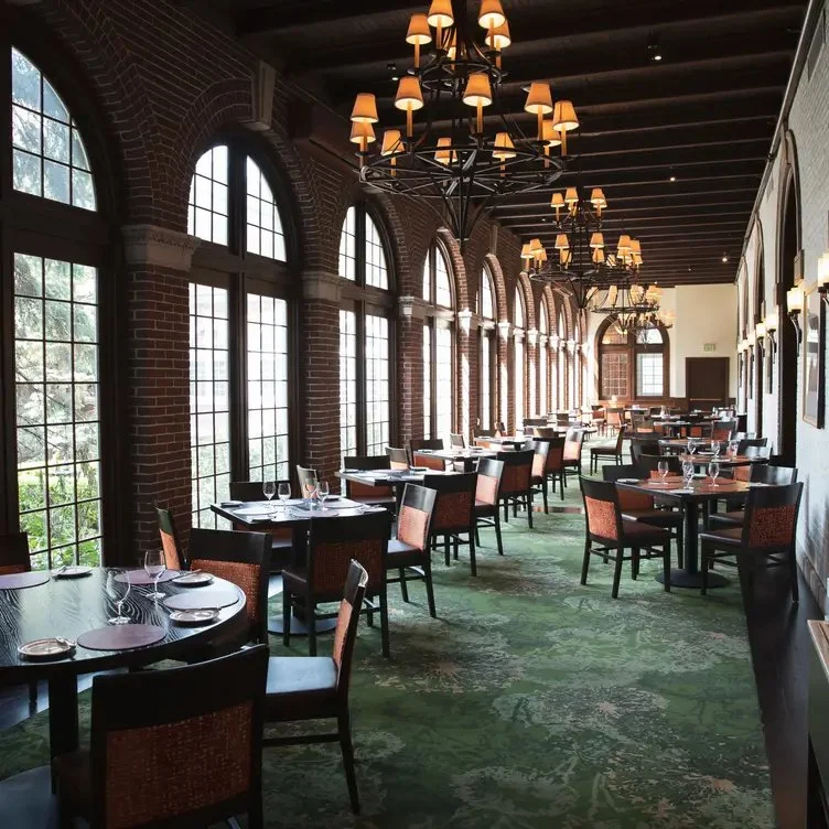 Discovering American Restaurants That Balance Tradition With Modern Techniques