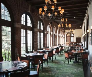 Discovering American Restaurants That Balance Tradition With Modern Techniques