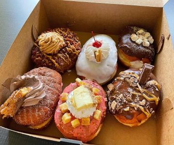 Exploring Donut Shops That Offer Unique Seasonal Flavors