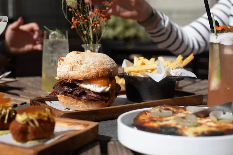 Discovering Innovative Bar and Grill Spots for Weekend Dining