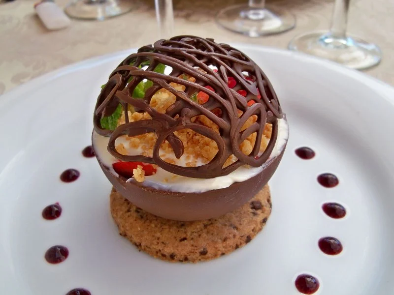 Discovering Dessert Shops That Emphasize Presentation and Flavor for Memorable Experiences