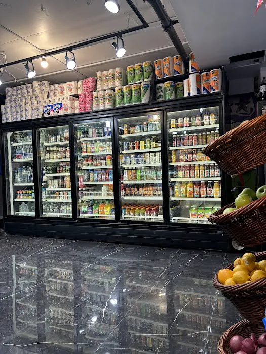 Showfar Farms Market Picture 5