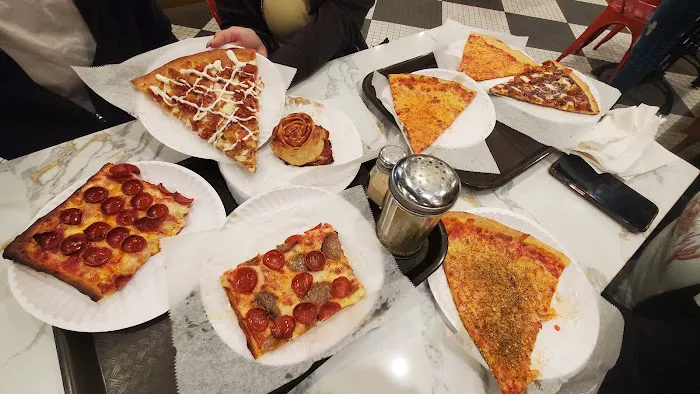 Joe & John's Pizzeria Picture 7