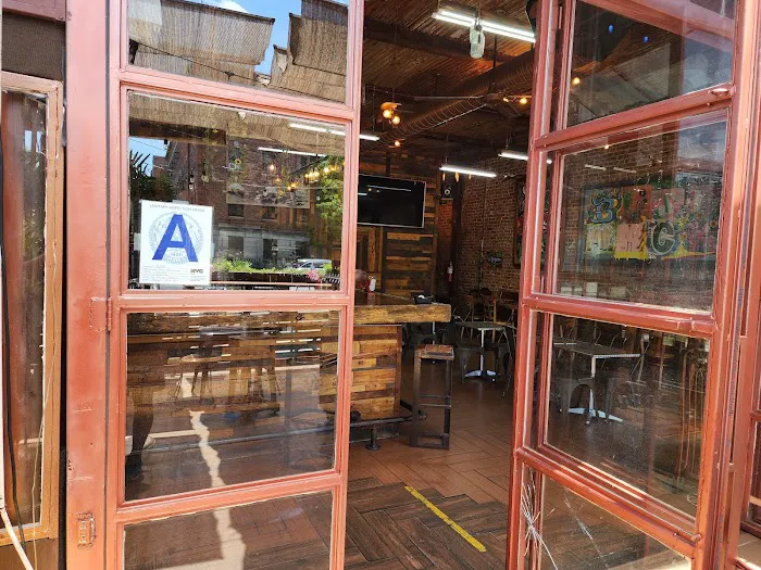 Salud Bar & Grill Picture 5