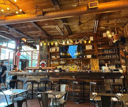 Salud Bar & Grill