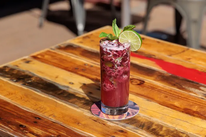 Salud Bar & Grill Picture 6