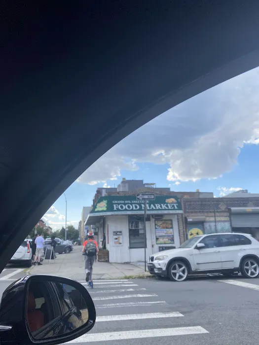 Grand Ave Deli Picture 4