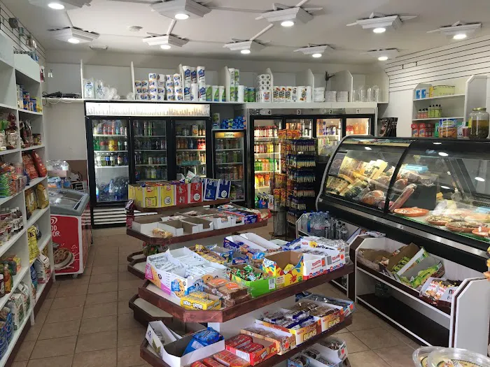 Grand Ave Deli Picture 5