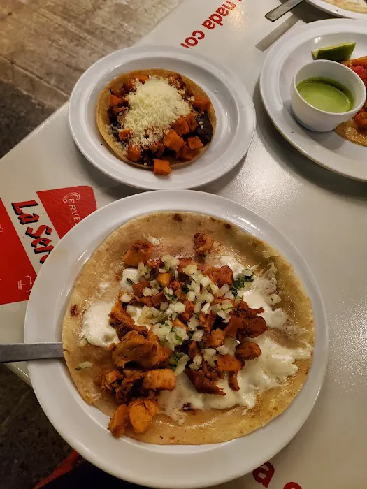 Tacombi Picture 3