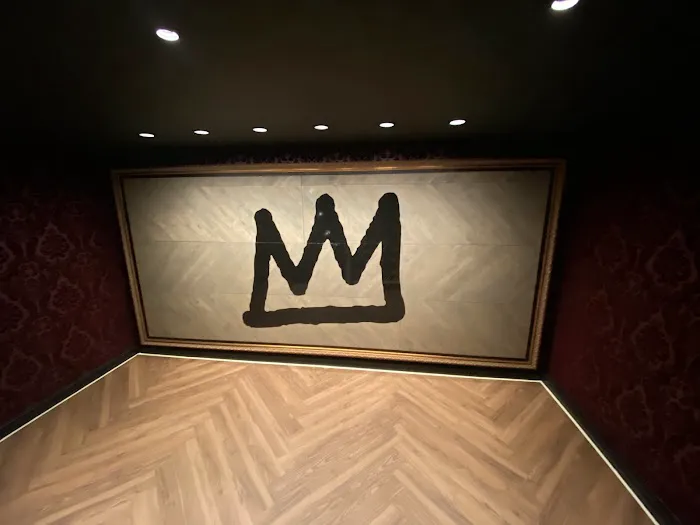 Crown Club Picture 3