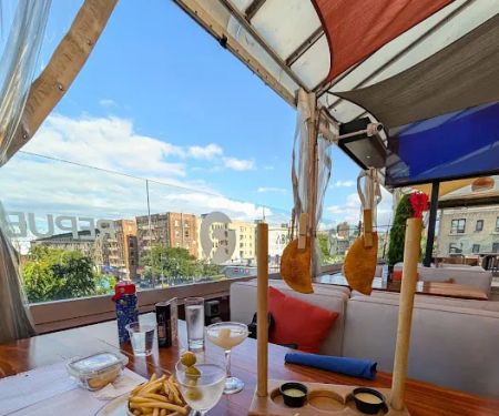 Republica Restaurant Rooftop & Lounge