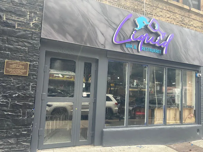 Liquid Bar & Restaurant Picture 2