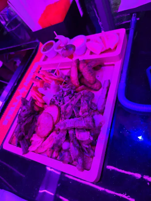 Liquid Bar & Restaurant Picture 3