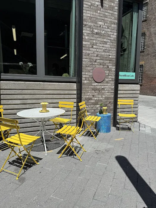 Front River Cafe Picture 4