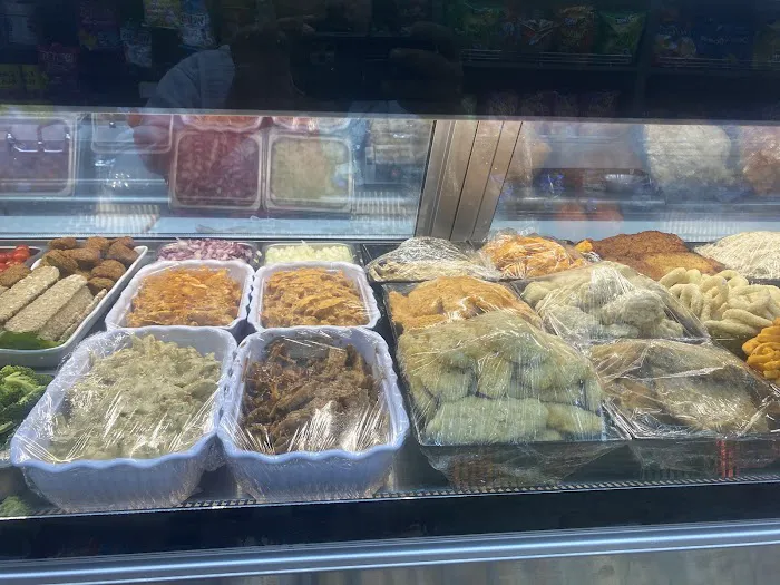 Mo and Hamza Deli Picture 1
