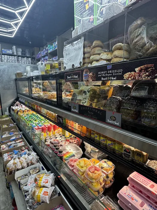 Mo and Hamza Deli Picture 6