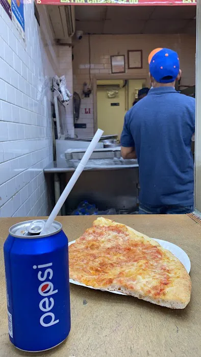 Oli 99¢ Fresh Pizza Picture 9