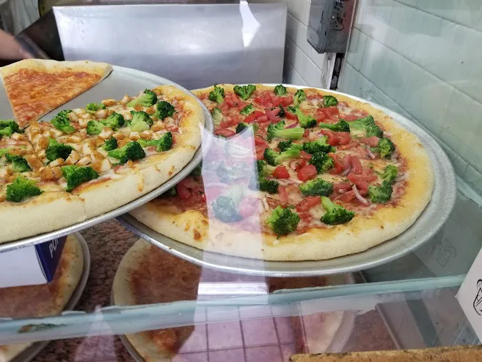 Oli 99¢ Fresh Pizza Picture 3