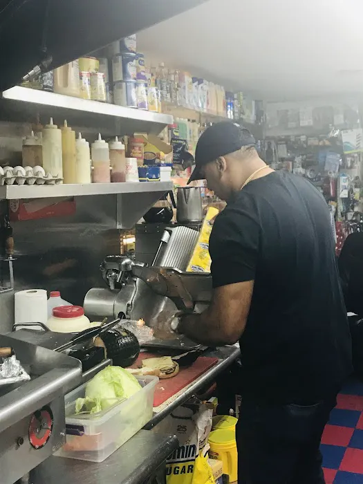 G Deli Market Picture 2