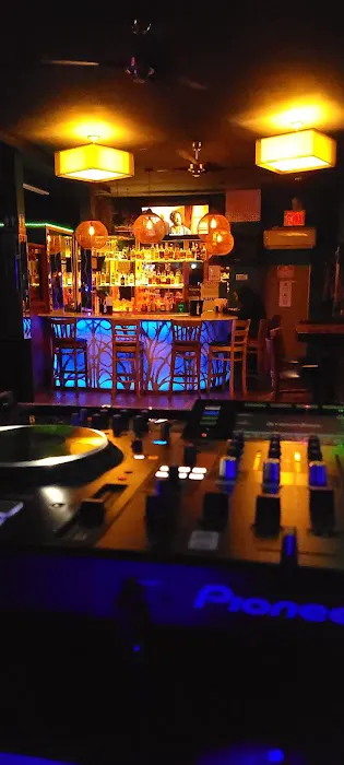 Acoustik Garden Lounge Picture 1