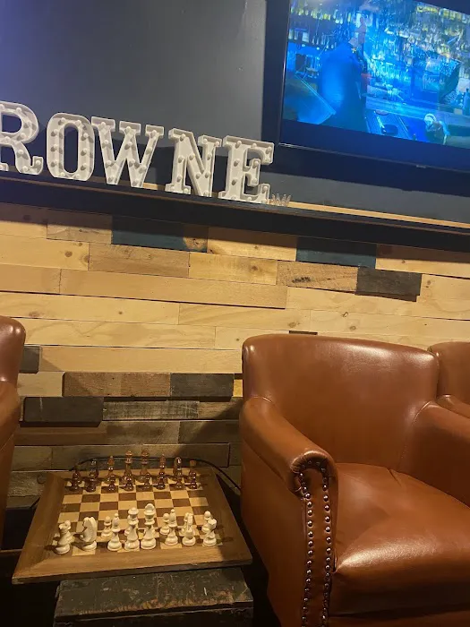 THE CROWNE Cigar Lounge Picture 6
