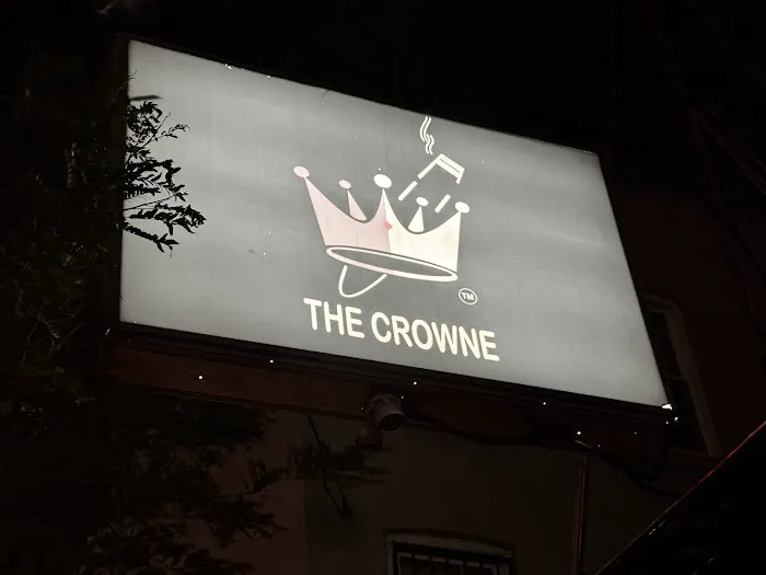 THE CROWNE Cigar Lounge Picture 8