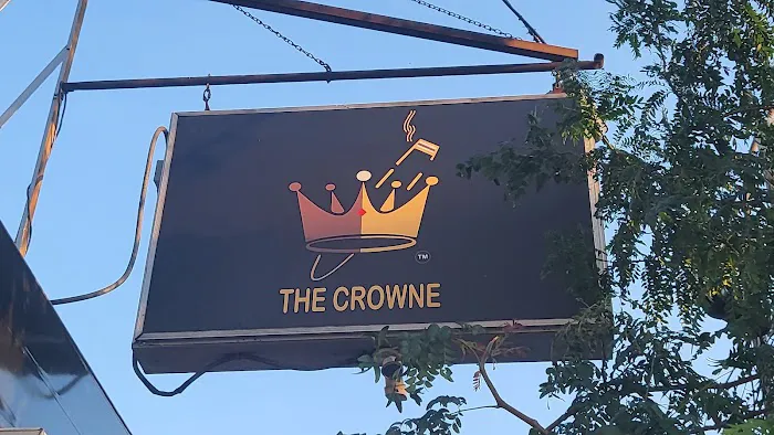 THE CROWNE Cigar Lounge Picture 5