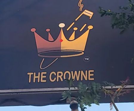 THE CROWNE Cigar Lounge