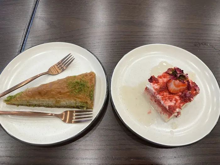 Ruhani Cafe Picture 6