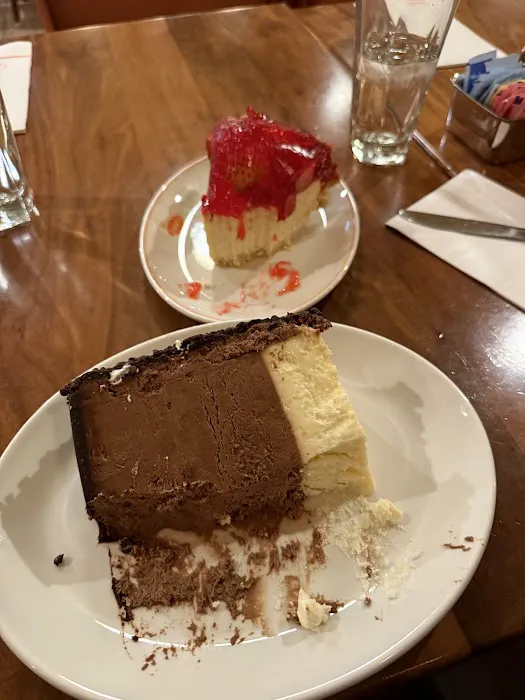 Junior's Restaurant & Bakery Picture 10