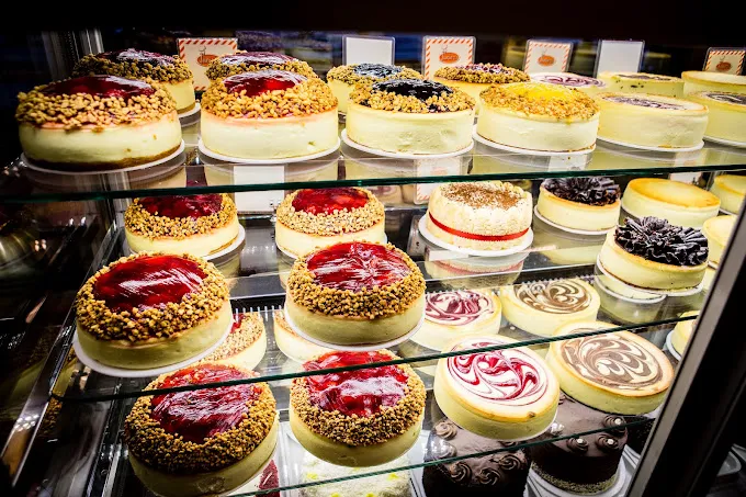 Junior's Restaurant & Bakery Picture 4