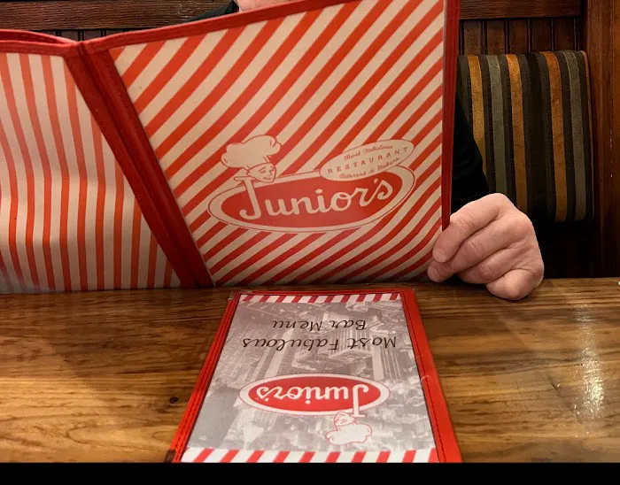 Junior's Restaurant & Bakery Picture 5