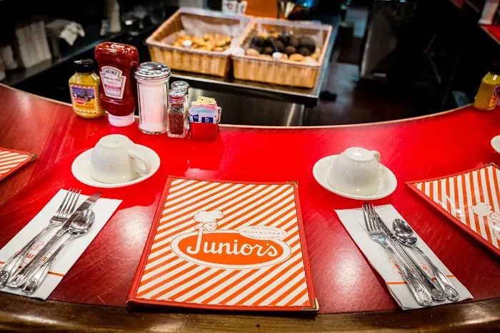 Junior's Restaurant & Bakery Picture 2