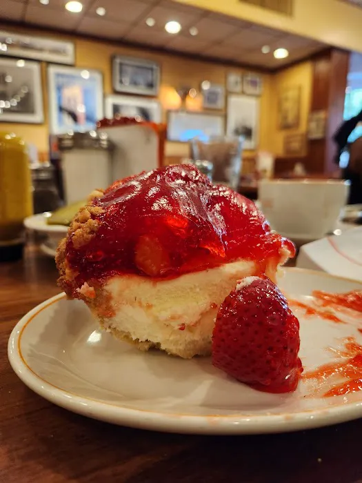 Junior's Restaurant & Bakery Picture 1