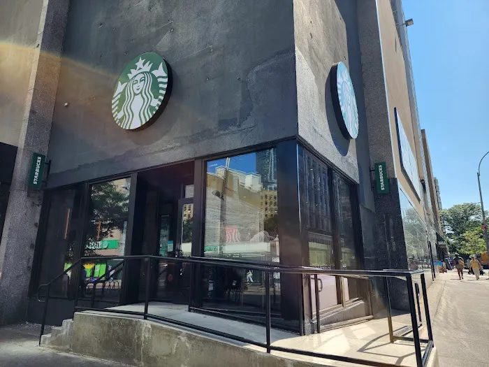 Starbucks Picture 4