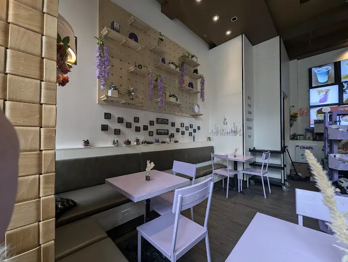 Purple Rainbow Cafe Picture 5