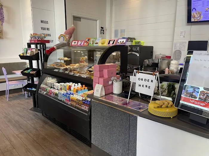 Purple Rainbow Cafe Picture 7