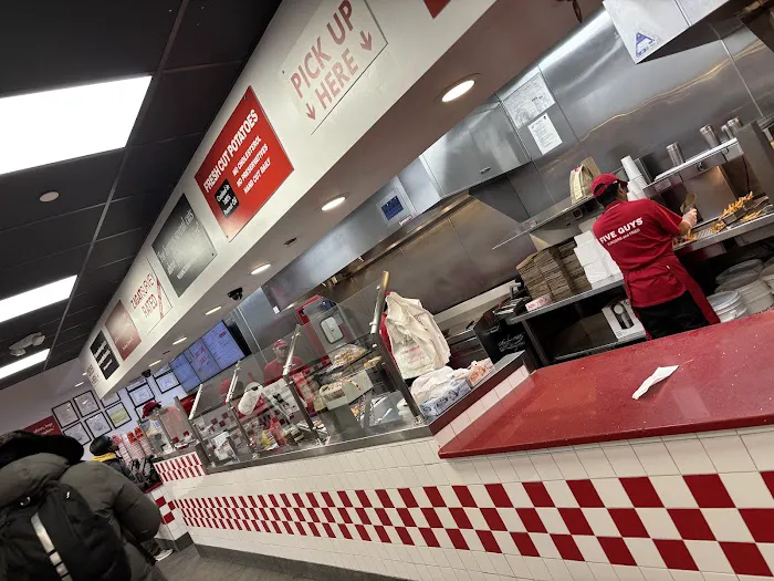 Five Guys Picture 3