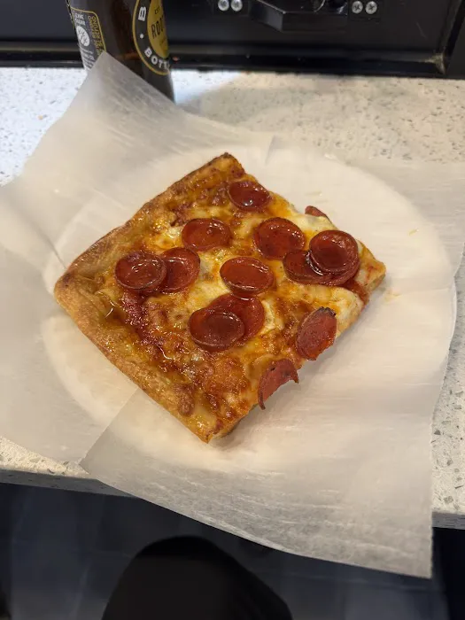 Little Pizza Parlor Picture 2